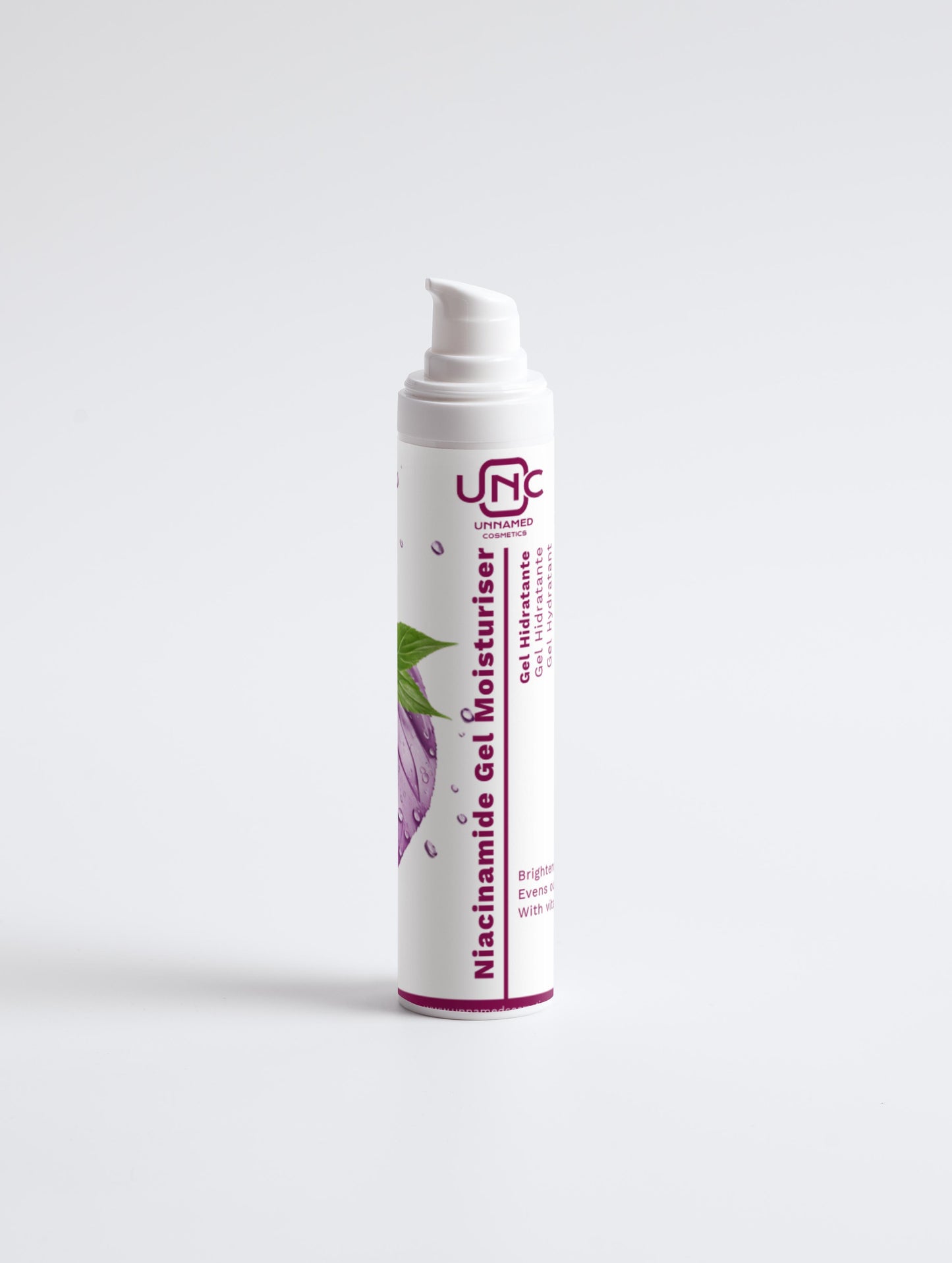 Frasco branco de hidratante com niacinamida para pele sensível com design floral